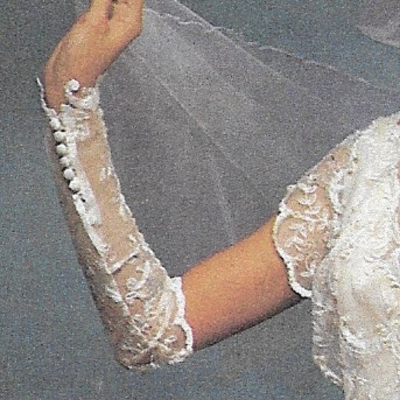 Wedding GOWN & HEADPIECE DESIGNED BY EVE OF MILADY - Picture 5 of 9